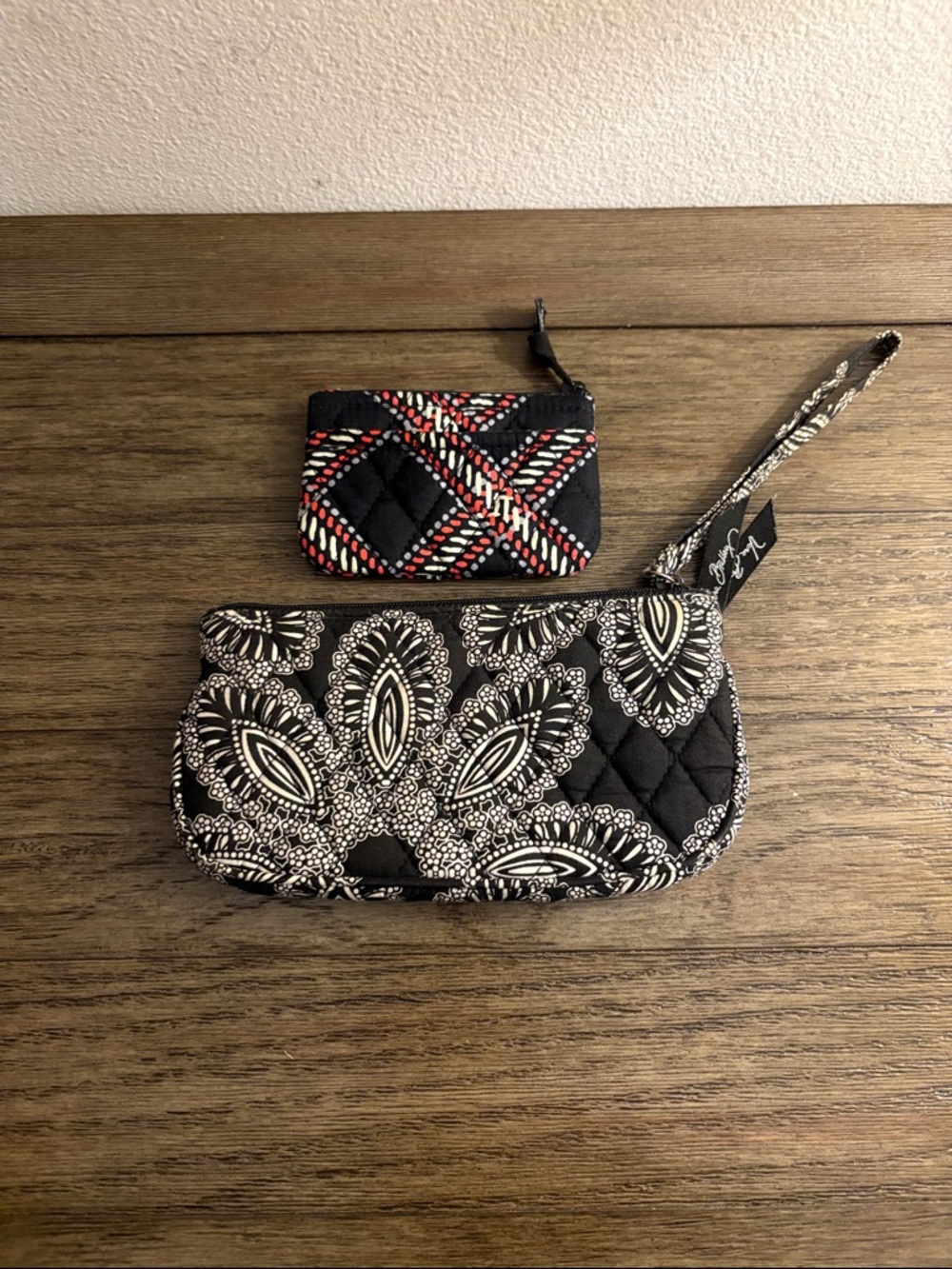 Lot of 2x EUC [Vera Bradley] Quilted Wristlet & Coin Purse, Black White Red - Picture 10 of 12